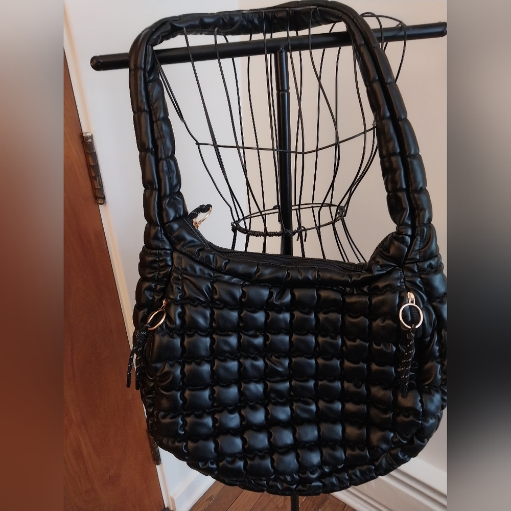 Urban Expressions Quilted Large Purse. Like New. Black. Outside Zippered Pockets